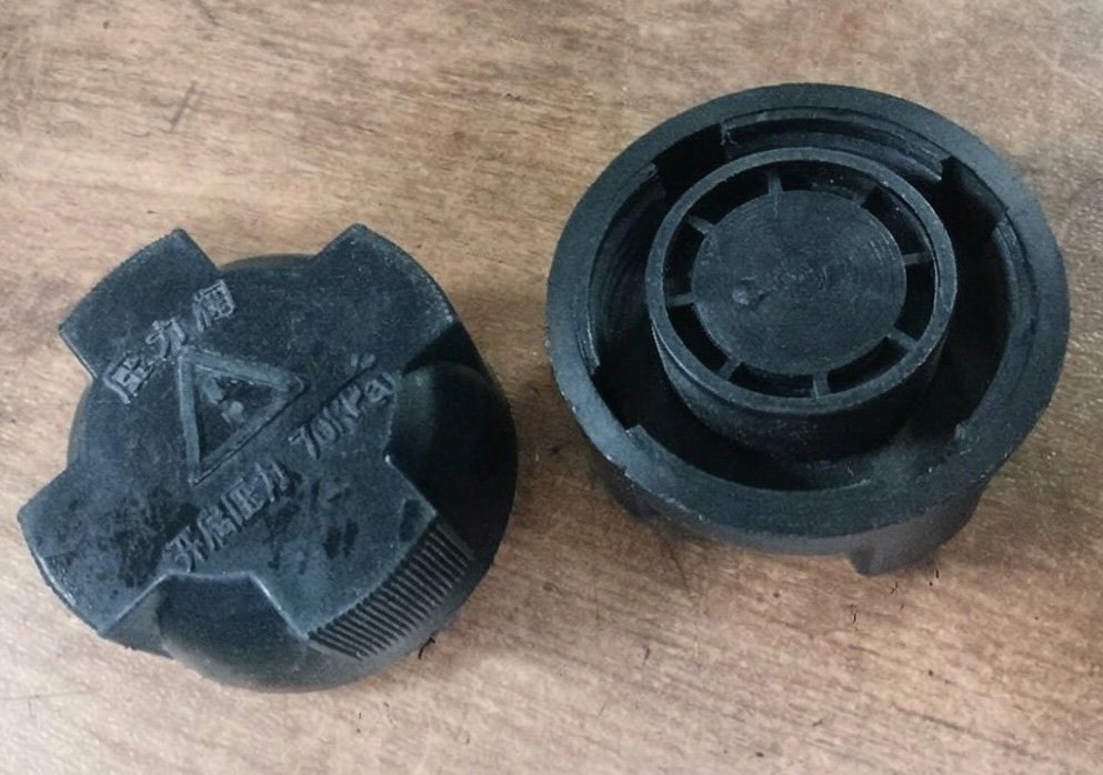 Auxiliary Water Tank Pressure Cap 1311211-K0300 for Dongfeng Trucks