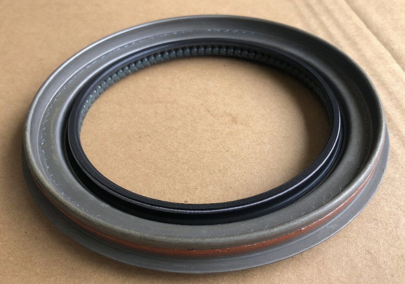 Drive Pinion Oil Seal C2402060-NC01H for Dongfeng 440 Rear Axle
